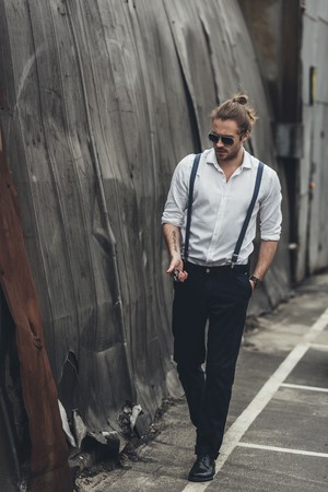 How to Choose Dress Suspenders for Thanksgiving Dinner
